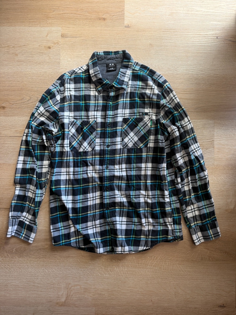 Oakley Men's Black, White & Teal Plaid Button-Down Shirt Flannel